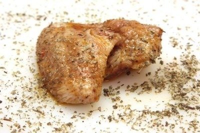 Skrzydełka kurczaka bejcowane w przyprawach i ziołach (marynata łagodna)