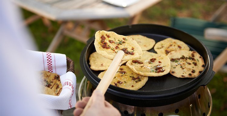 Garnek żeliwny Petromax ft9 Dutch Oven 7,5 L na nóżkach